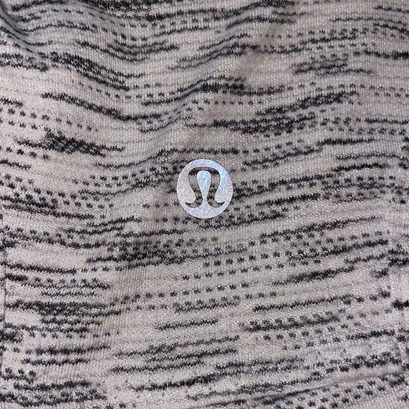 Lululemon, size 8 or 6, tank in grey and white - Picture 2 of 3